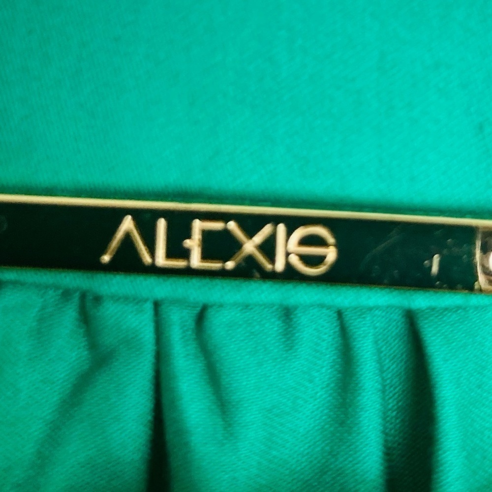 Alexis green “Daksha” mini dress with eyelet trim at hem and balloon sleeves. XS - Picture 8 of 9